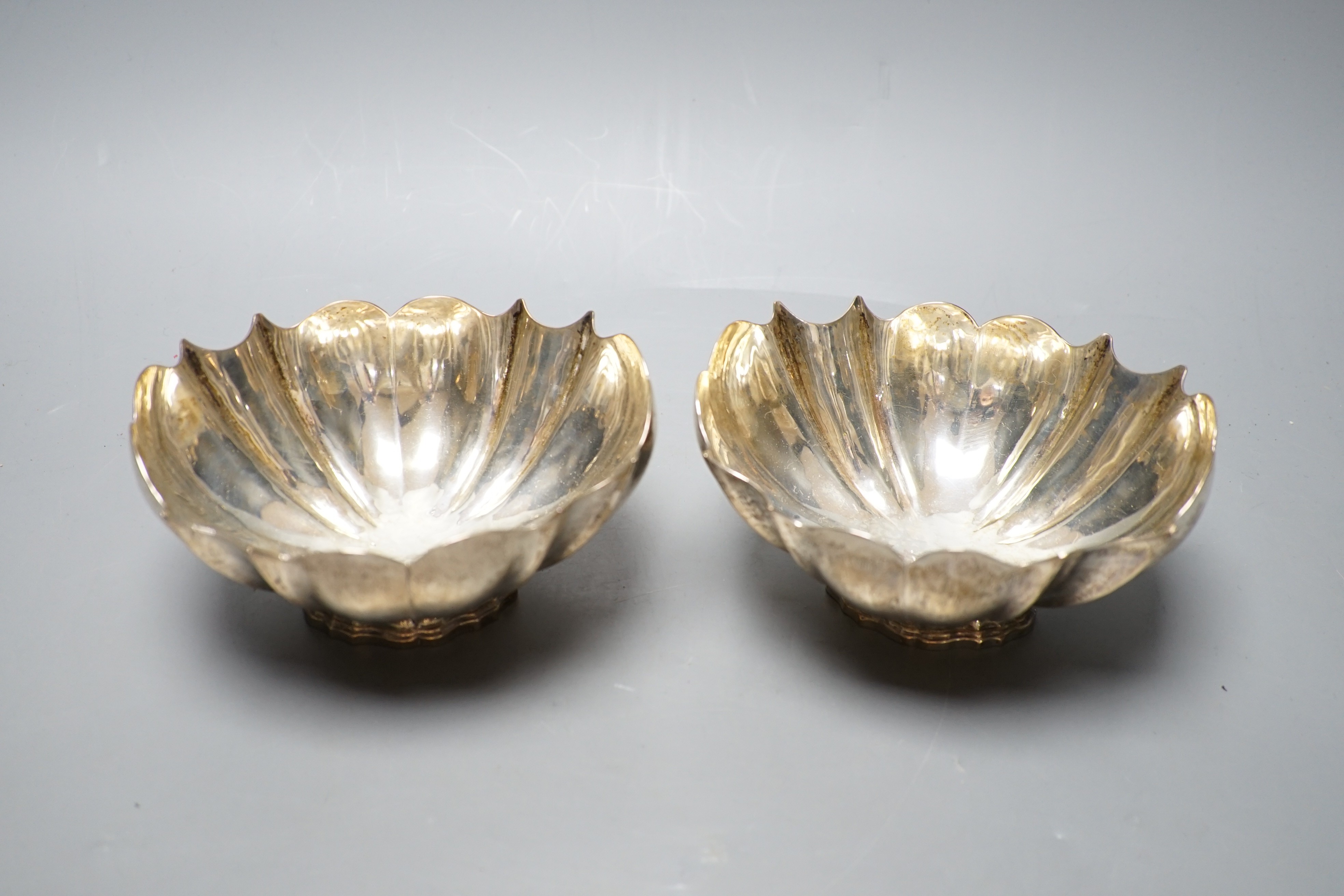 A pair of 800 standard white metal cusped oval bowls, length 14cm, 11.9oz.